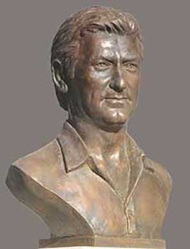 Bronze bu68/5000
Bust in bronze portrait to Almerian poet and singer Paco Urrutiast 