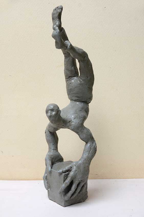 Escultura  en bronce de Manuel Domínguez- "El Acróbata"